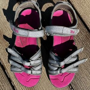 Teva Shockpad Tierra Kids' Glittery Gray Silver Pink Adjustable Sandals Size 2